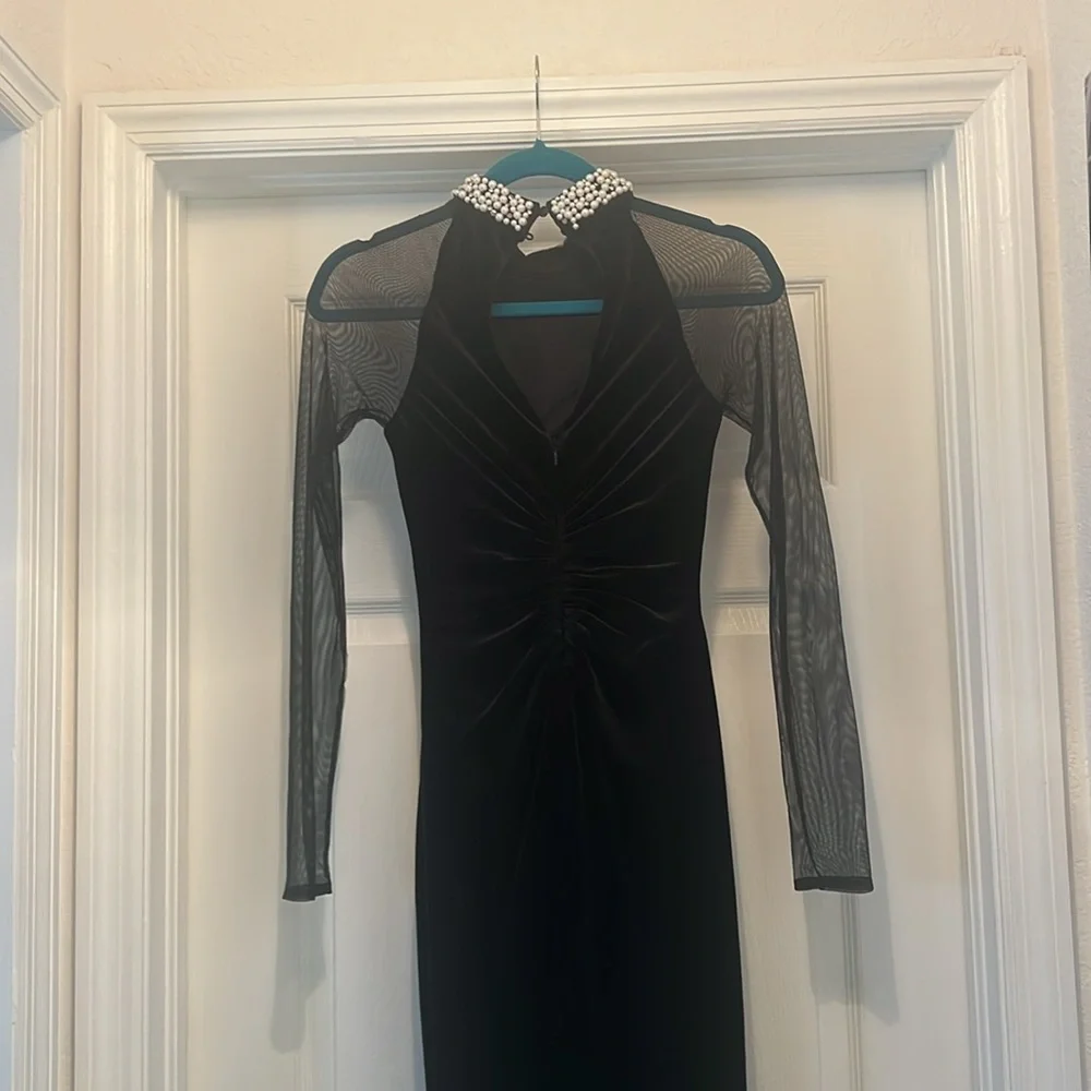 NWT ELIZA J Embellished Ruched Long Sleeve Velvet Gown SZ 2 - Picture 6 of 7